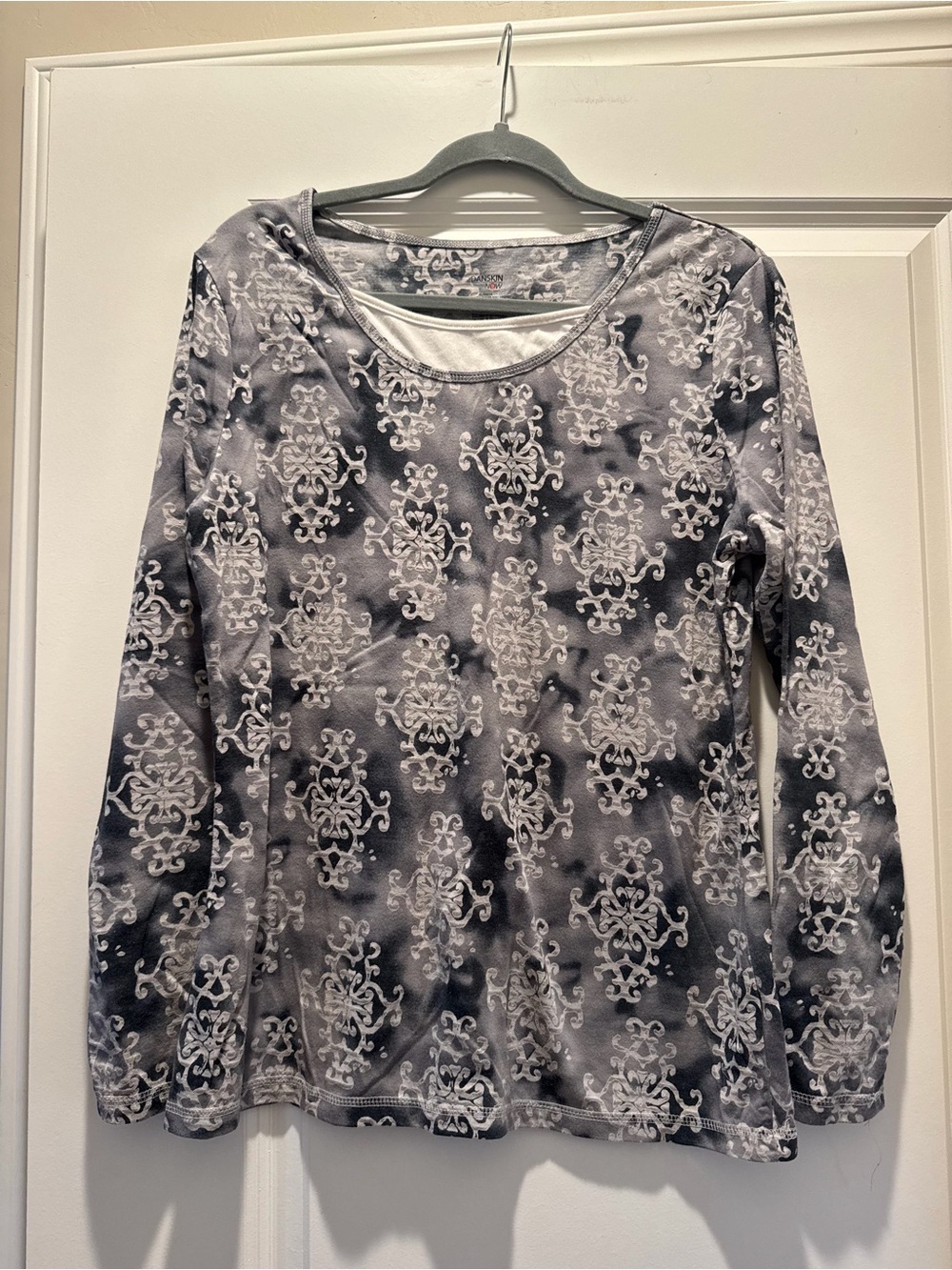 Danskin Now Women's Long Sleeve Crewneck Top - Gray & White Print